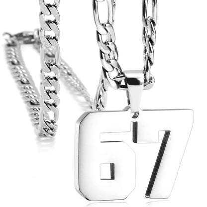 Halskette mit Zahl 67 Anhänger – Statement-Schmuck für jede Fashionista