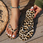 Flip-Flops mit Leopardenmuster und Herzanhänger
