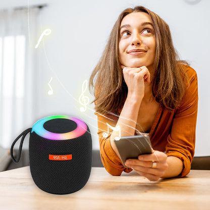 🎵 Tragbarer Bluetooth-Lautsprecher – Kraftvoller Sound, kompakt & wasserdicht – Ideal für Outdoor, Reisen & Partys 🌊