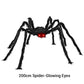Behaarte Spinne mit großem Spinnennetz – Halloween-Dekoration für den Außenbereich